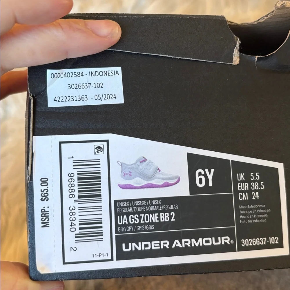 NWT Under Armour GS zone BB2 basketball sneakers